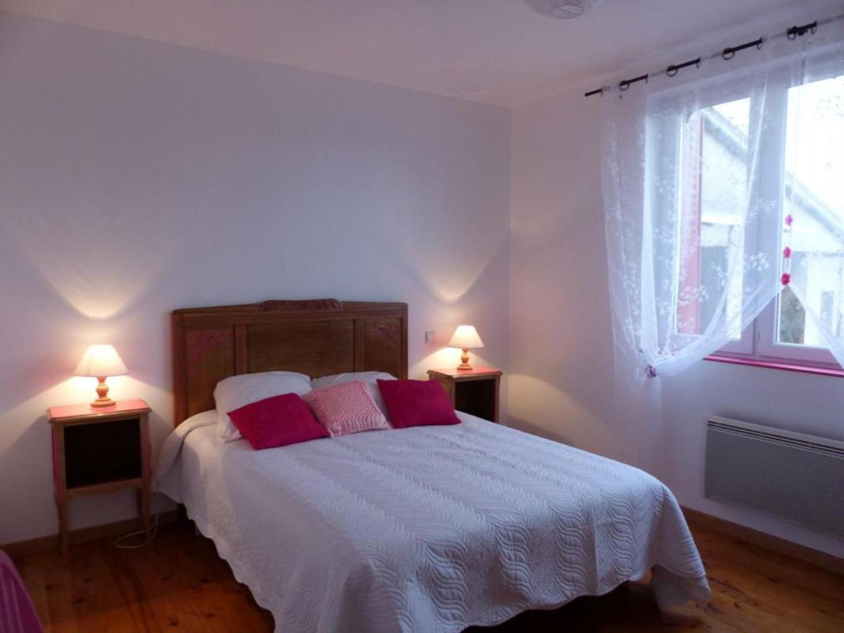 Maison Renovee Avec Cour Privee, Proche De Gannat, 3 Chambres, Animaux Acceptes, Equipements Modernes. - Fr-1-489-37 Poezat Kültér fotó