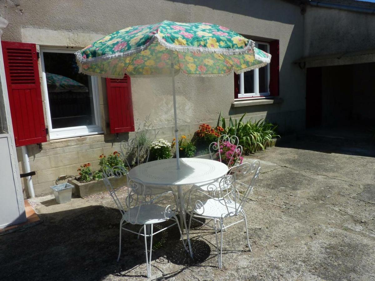 Maison Renovee Avec Cour Privee, Proche De Gannat, 3 Chambres, Animaux Acceptes, Equipements Modernes. - Fr-1-489-37 Poezat Kültér fotó