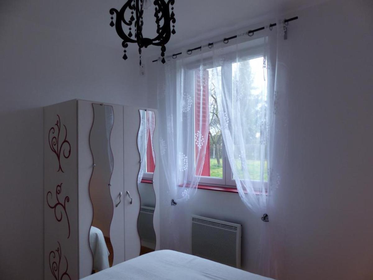 Maison Renovee Avec Cour Privee, Proche De Gannat, 3 Chambres, Animaux Acceptes, Equipements Modernes. - Fr-1-489-37 Poezat Kültér fotó